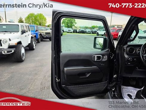 Used 2023 Jeep Gladiator Overland AWD/4WD image 13