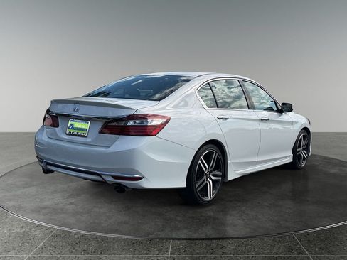 Used 2017 Honda Accord Sport image 9