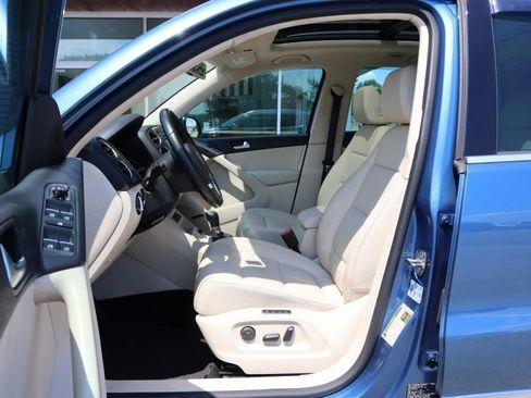 Used 2017 Volkswagen Tiguan SEL AWD/4WD image 10