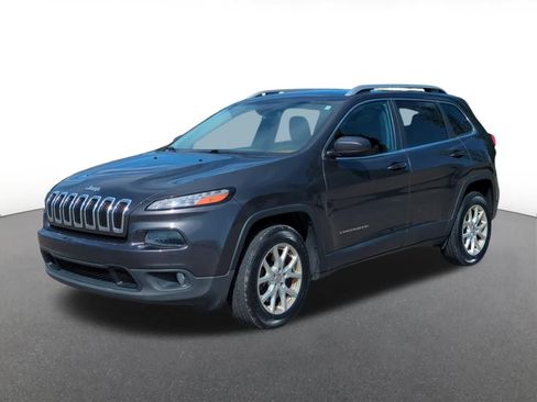 Used 2016 Jeep Cherokee Latitude w/ Cold Weather Group AWD/4WD image 1