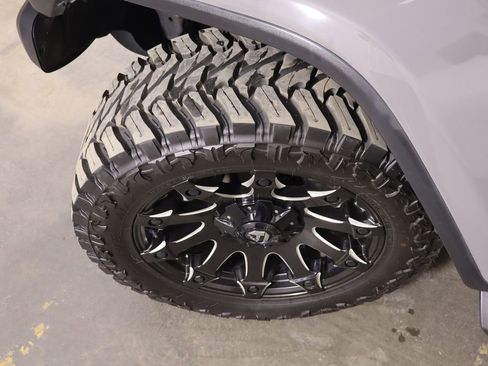 Used 2018 Jeep Wrangler Unlimited Sahara image 42