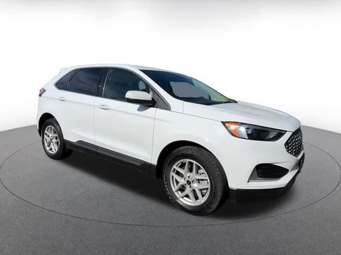 Used 2024 Ford Edge SEL image 2
