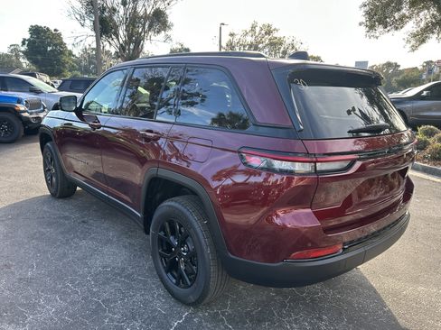 New 2025 Jeep Grand Cherokee Altitude image 5