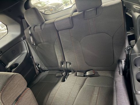 Used 2025 Honda Pilot Sport image 14