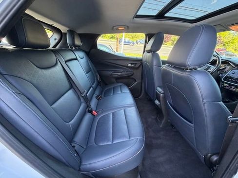 Certified 2022 Chevrolet Bolt EUV Premier w/ Sun & Sound Package FWD image 30