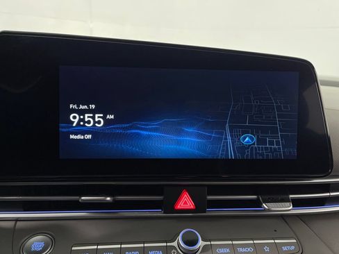 Used 2025 Hyundai Elantra Hybrid FWD image 22