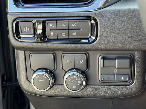 New 2026 GMC Yukon XL Elevation w/ Elevation Premium Package RWD image 17