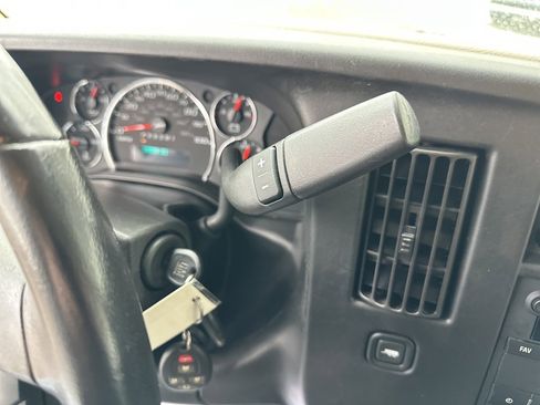 Used 2021 Chevrolet Express 2500 w/ Driver Convenience Package image 18