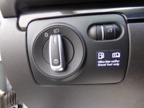 Used 2012 Volkswagen Jetta TDI image 16