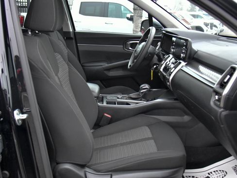 Used 2023 Kia Sorento LX image 40