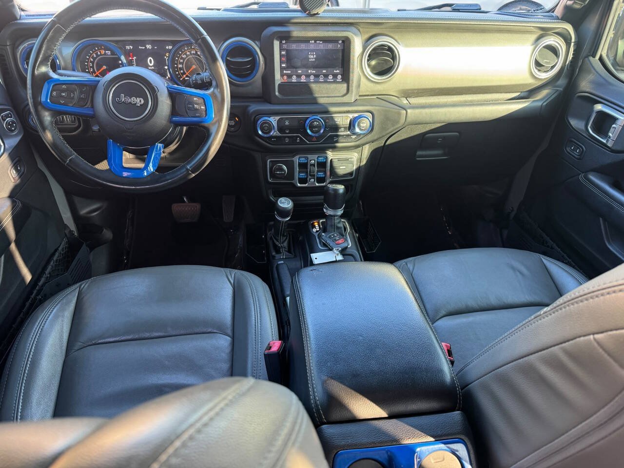 Used 2018 Jeep Wrangler Unlimited Sahara w/ LED Lighting Group AWD/4WD image 29