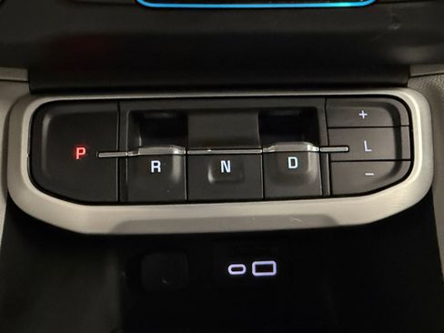 Used 2023 GMC Acadia SLT w/ Technology Package image 22