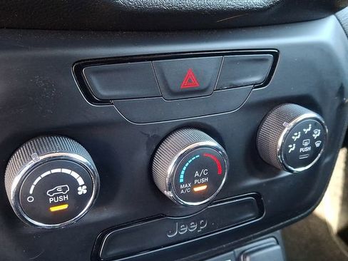 Used 2020 Jeep Renegade Sport w/ Sport Appearance Group AWD/4WD image 14