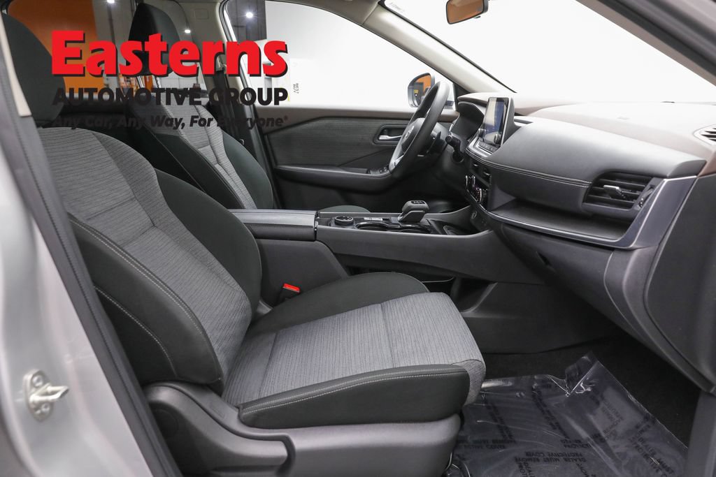Used 2023 Nissan Rogue SV AWD/4WD image 25