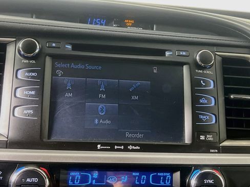 Used 2018 Toyota Highlander SE FWD image 27