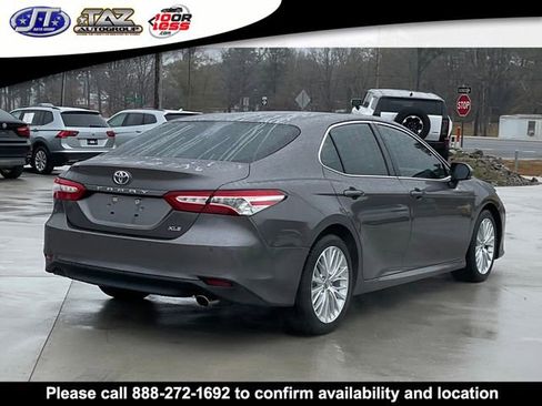 Used 2018 Toyota Camry XLE image 7