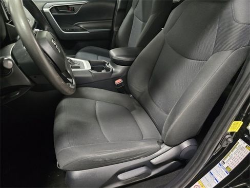 Used 2019 Toyota RAV4 LE image 20