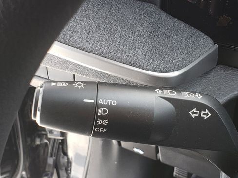 Certified 2025 Nissan Kicks SV image 36