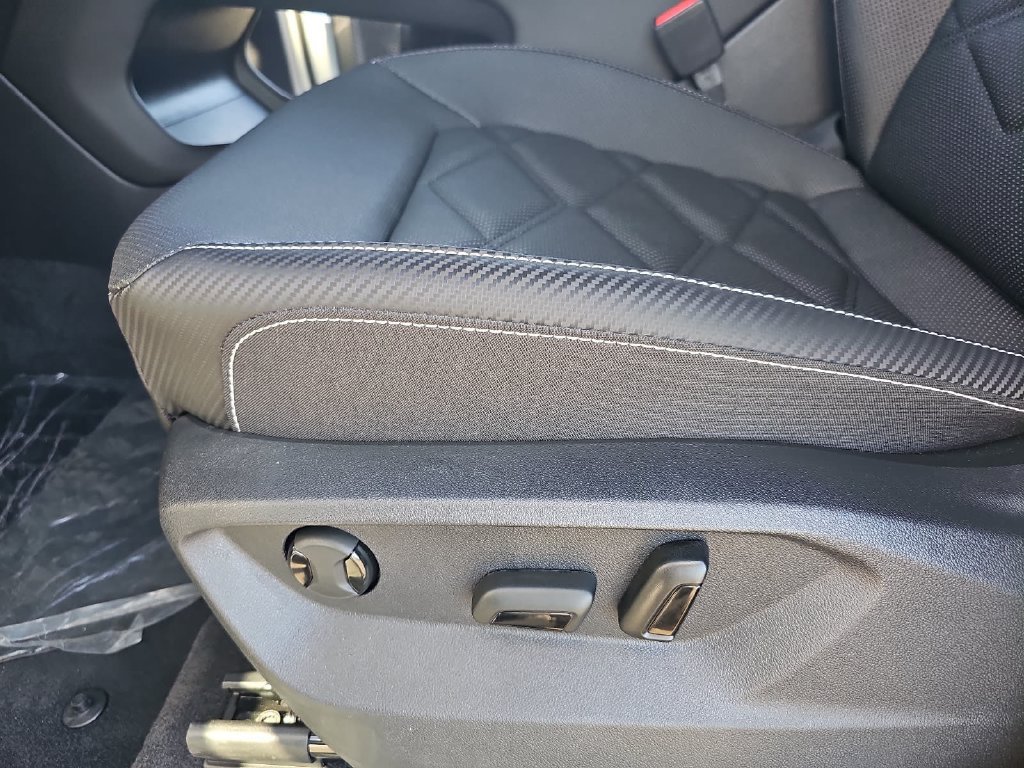 Used 2024 Volkswagen Atlas Cross Sport SE FWD image 29
