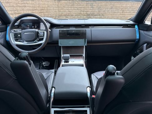 New 2026 Land Rover Range Rover Long Wheelbase SE image 9