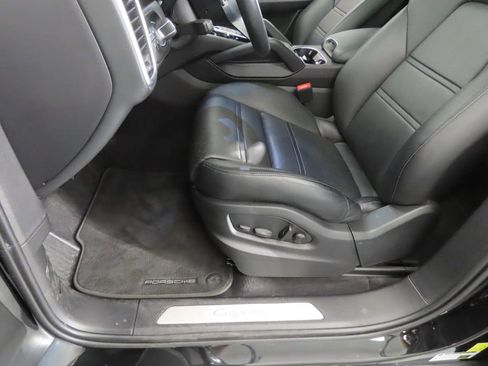 Certified 2023 Porsche Cayenne Coupe AWD/4WD image 37