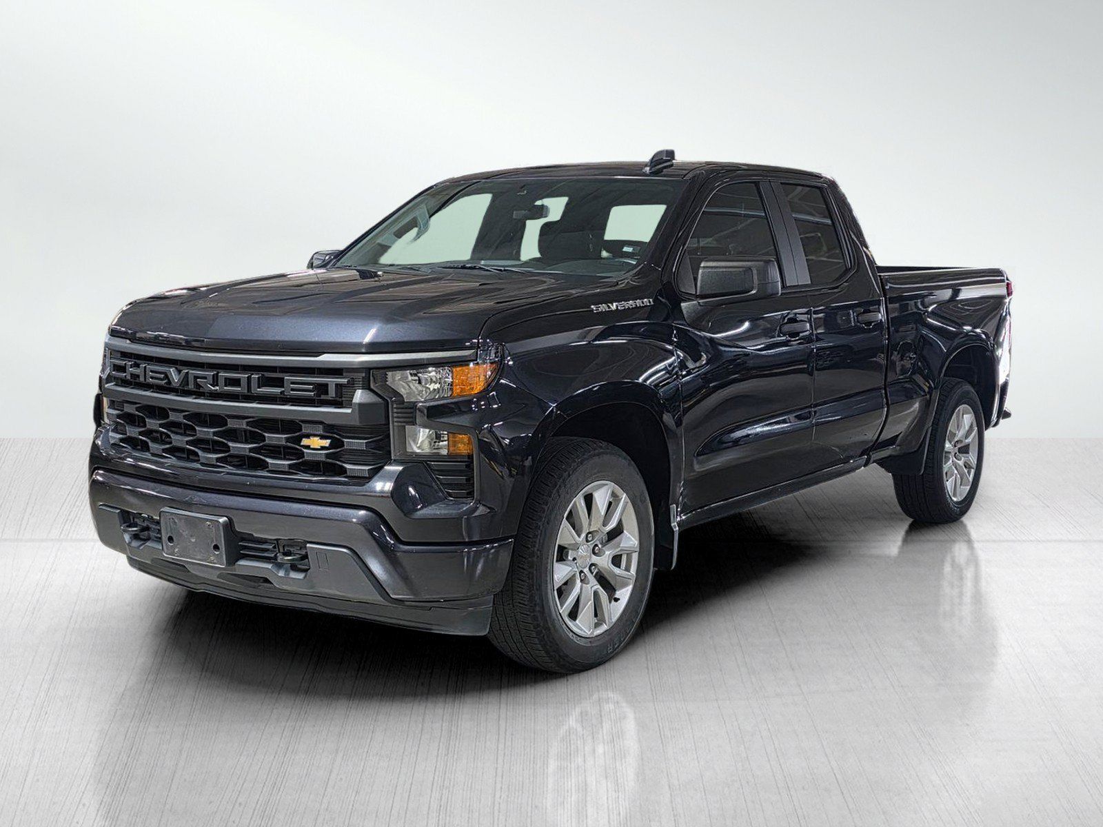 Used 2023 Chevrolet Silverado 1500 Custom RWD image 3