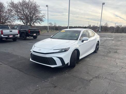 Certified 2025 Toyota Camry SE image 3