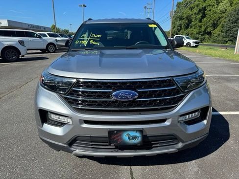 Used 2021 Ford Explorer XLT w/ Equipment Group 202A RWD image 2