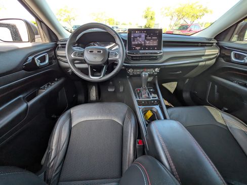 Used 2022 Jeep Compass Trailhawk w/ Sun and Sound Group AWD/4WD image 13