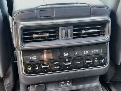 Used 2024 Lexus LX 600 4WD w/ Luxury Package image 21