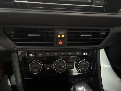 Certified 2023 Volkswagen Jetta SE FWD image 19