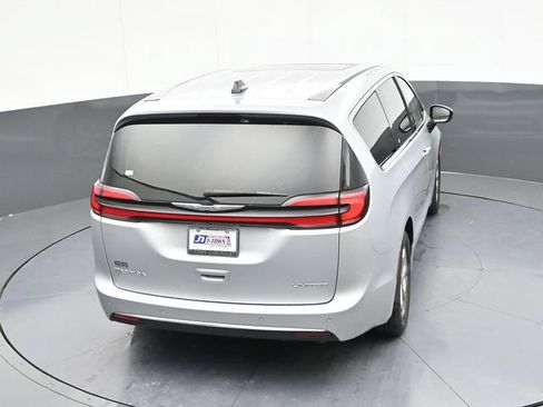 Used 2024 Chrysler Pacifica Limited FWD image 56
