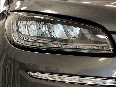 Used 2021 Lincoln Corsair AWD w/ Premium Package image 34