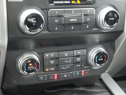 Used 2020 Ford F150 Platinum w/ Equipment Group 701A Luxury image 15