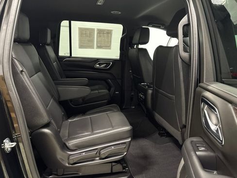 Used 2024 Chevrolet Suburban Z71 w/ Luxury Package AWD/4WD image 32