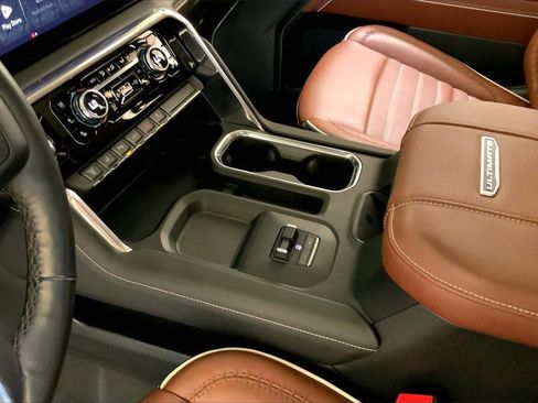 Used 2024 GMC Sierra 3500 Denali Ultimate image 17