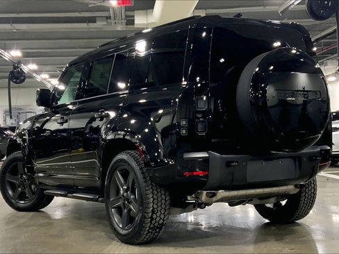 New 2026 Land Rover Defender 110 X-Dynamic SE image 12