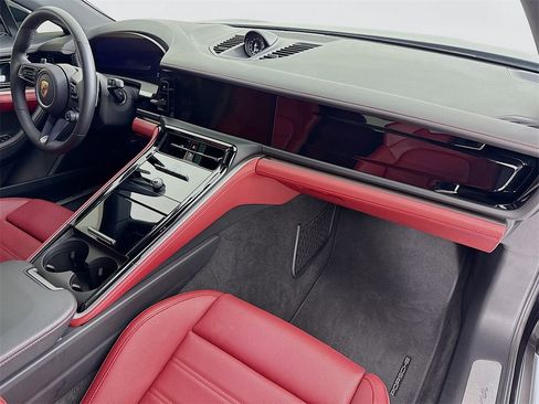 Used 2024 Porsche Panamera 4 image 31