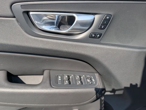 Used 2023 Volvo XC60 B5 Plus image 19