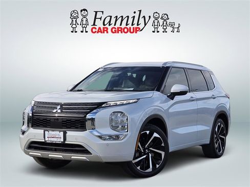 Used 2024 Mitsubishi Outlander SEL image 1