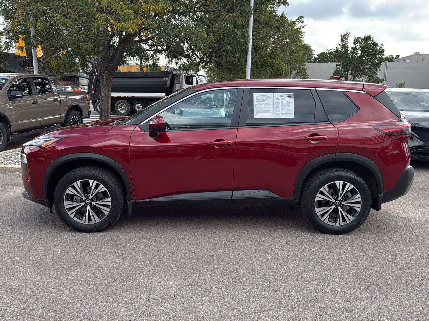 Certified 2023 Nissan Rogue SV AWD/4WD image 4