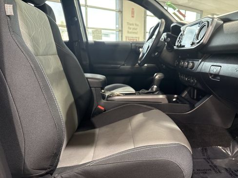 Used 2020 Toyota Tacoma TRD Sport w/ Technology Package RWD image 24