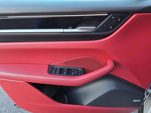 New 2025 Porsche Macan 4 Electric image 20