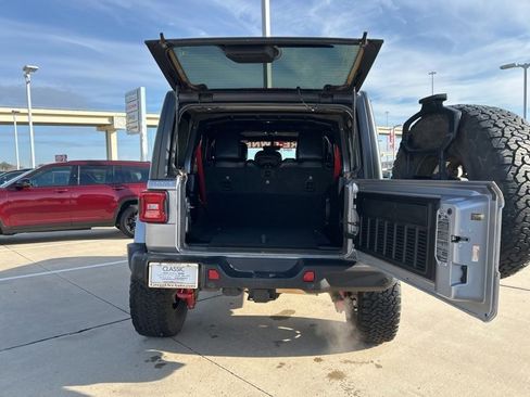 Used 2020 Jeep Wrangler Unlimited Rubicon w/ Quick Order Package 28Y Recon image 9