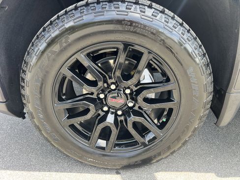 Used 2025 GMC Sierra 1500 Elevation w/ Preferred Package AWD/4WD image 9