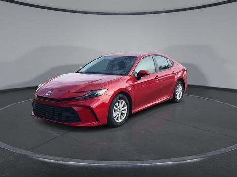 Used 2025 Toyota Camry LE FWD image 4