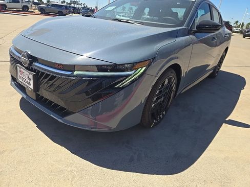 New 2026 Nissan Sentra SR w/ Floor Mat Package FWD image 3