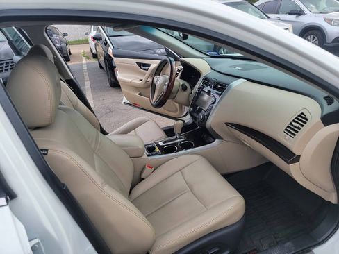 Used 2015 Nissan Altima 2.5 SL w/ Technology Package FWD image 18