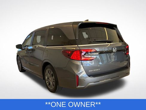 Used 2025 Honda Odyssey Touring image 2