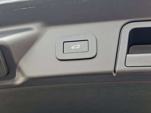 Used 2025 Land Rover Range Rover Velar S image 29